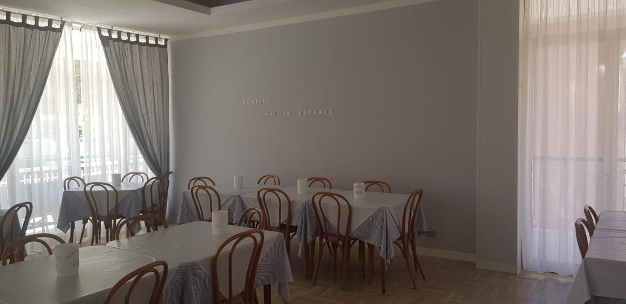 Hotel Monaco - Parcheggio Incluso Min 2 Gg Milano Marittima Extérieur photo